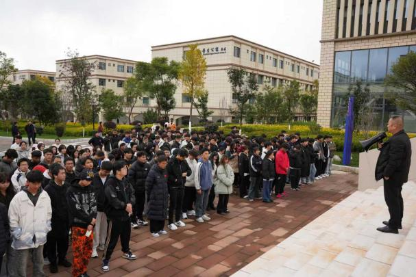 实战演练筑防线 防震减灾保平安 ——昆明航空职业学院开展消防、地震应急疏散演练